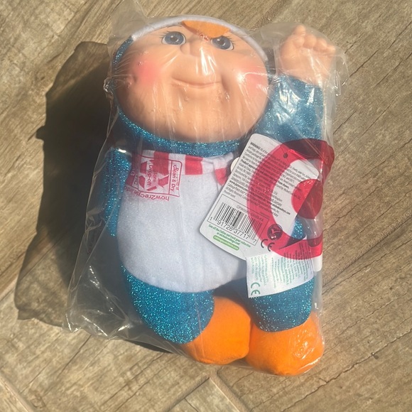 Cabbage Patch Kids Cuties HOLIDAY HELPERS North Penguin 10" Doll  Christmas NWT - Picture 3 of 4